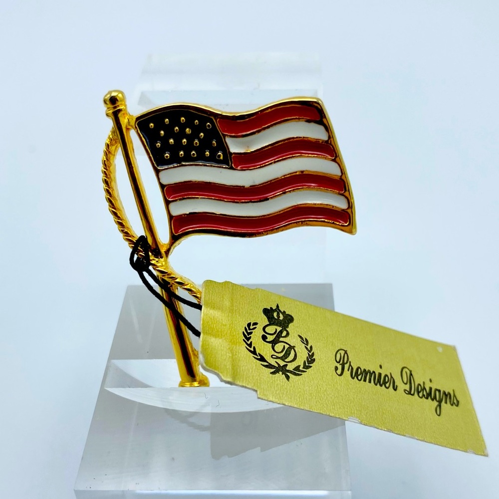 NEW Premier Designs OLD GLORY Flag Red White Blue Enamel Gold Tone USA Flag Pin